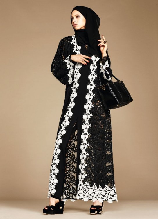 1-exclusive-dolce-gabbana-abaya-line-782x1080.thumb.jpg.8d00abedea2578835e1d2afcbbcb9b93.jpg